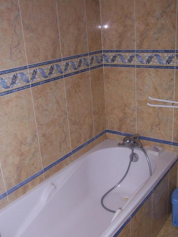 Logis Deritel Bed and Breakfast Montsûrs Habitación foto